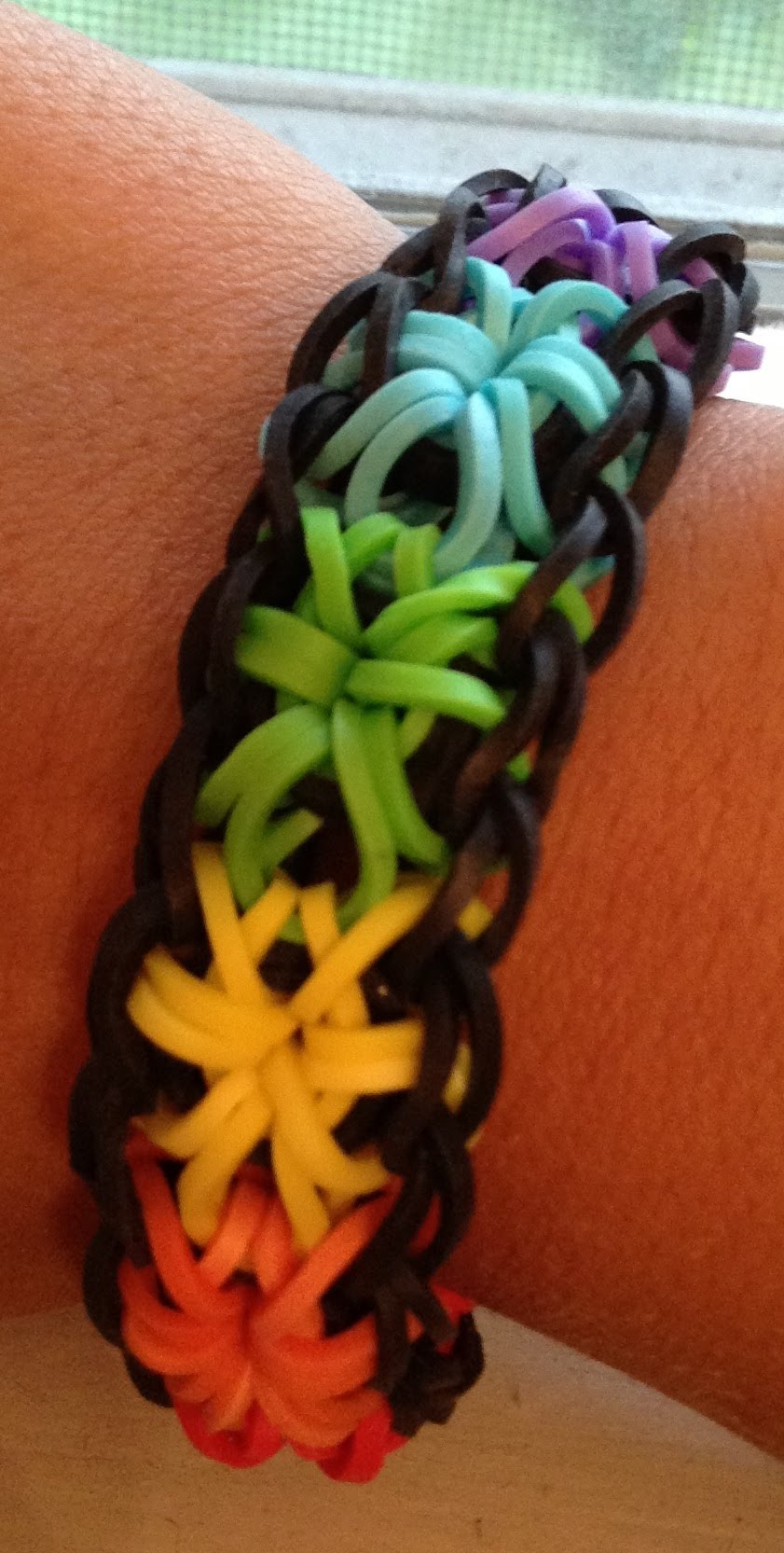 How to make loom bands with your fingers: 10 tutorials